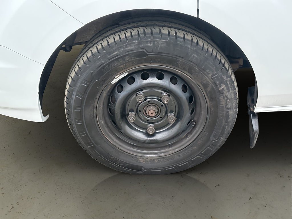 Vehicle Image 30