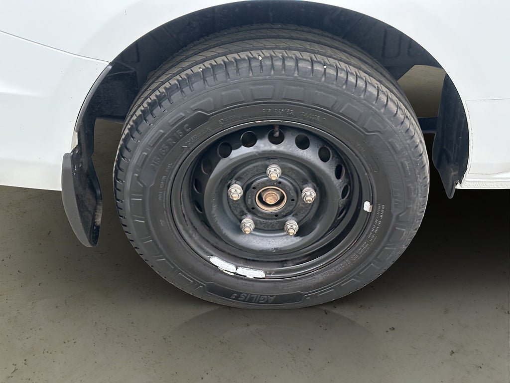Vehicle Image 32