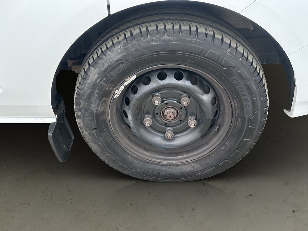 Vehicle Image 33