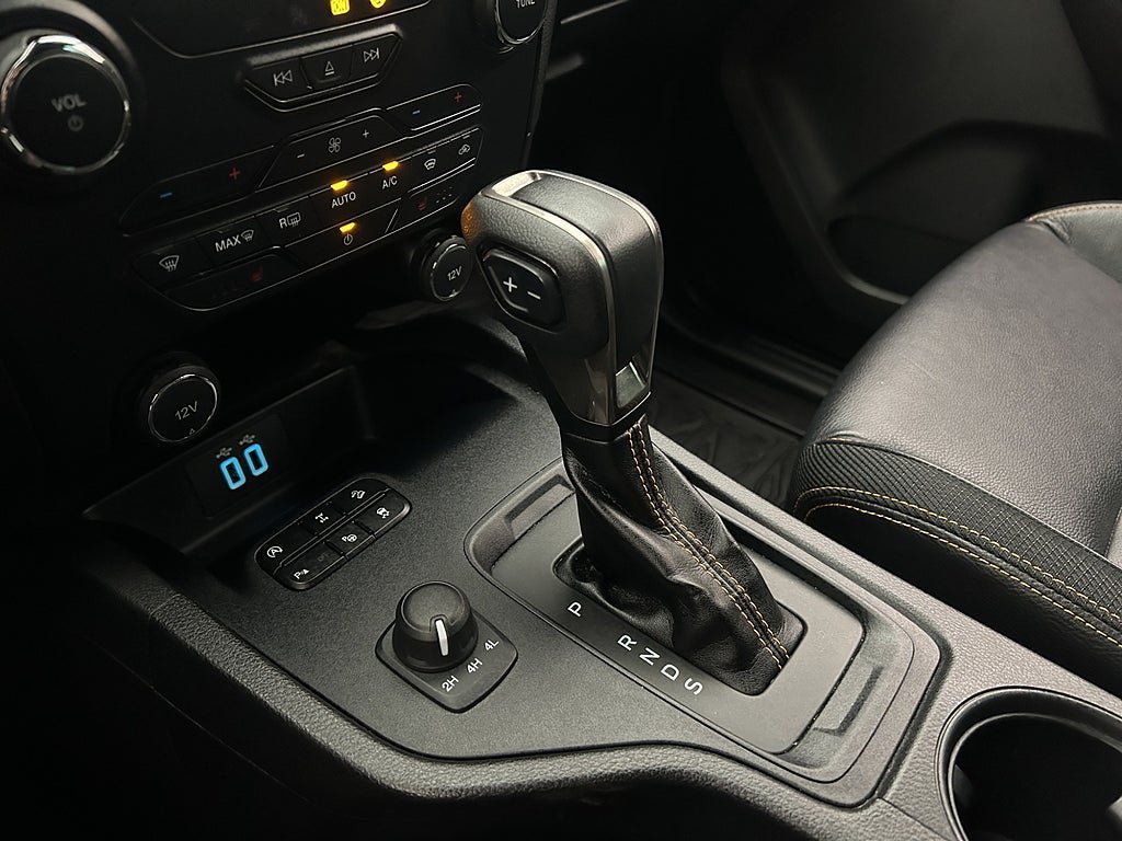 Vehicle Image 28