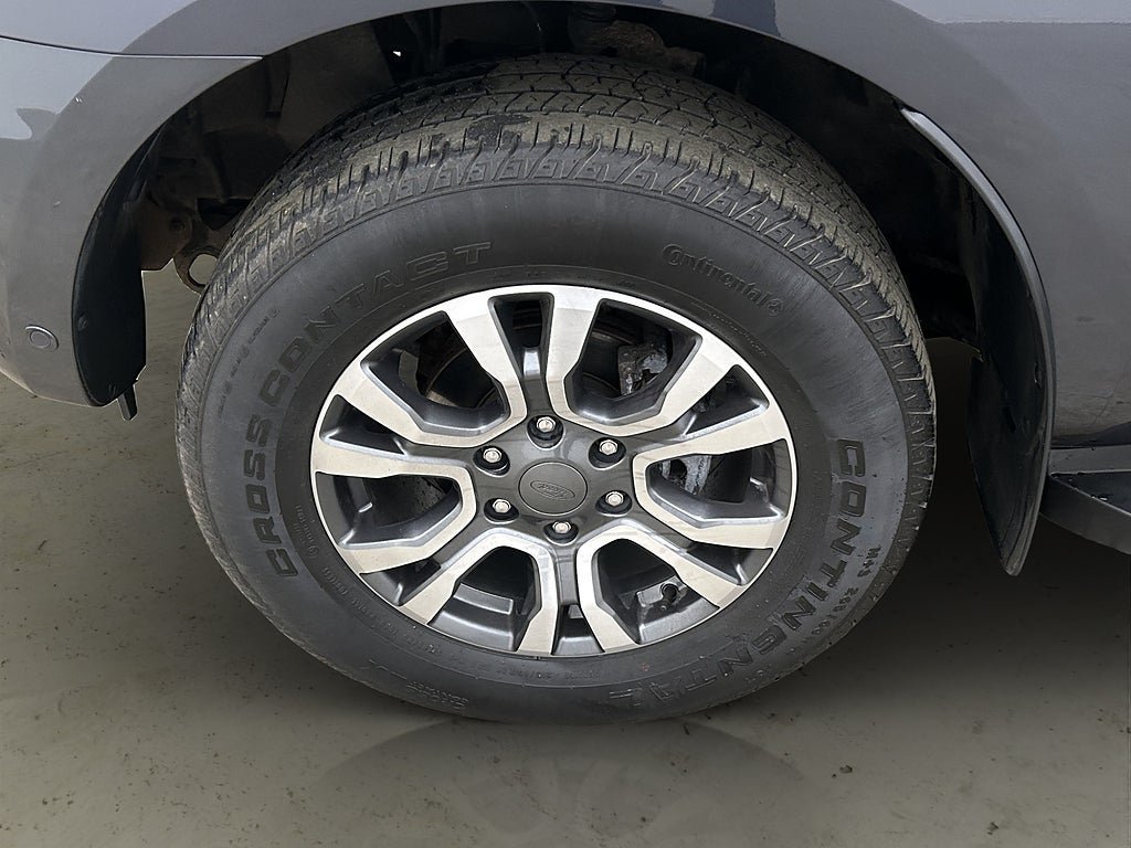 Vehicle Image 32