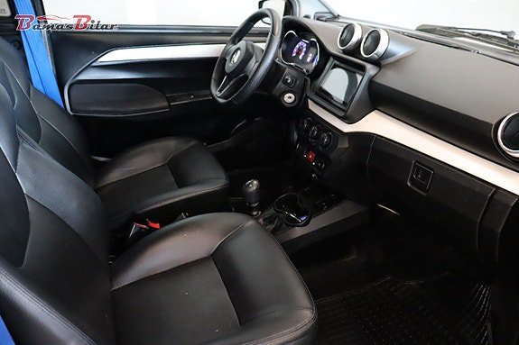 Vehicle Image 12
