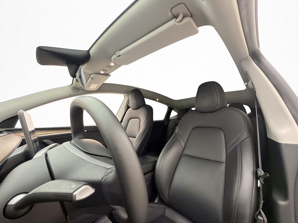 Vehicle Image 15