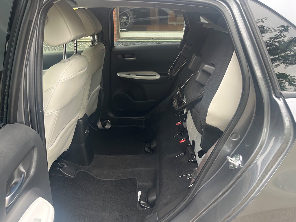 Vehicle Image 9