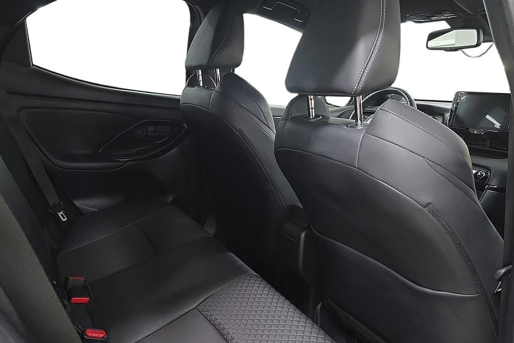 Vehicle Image 9