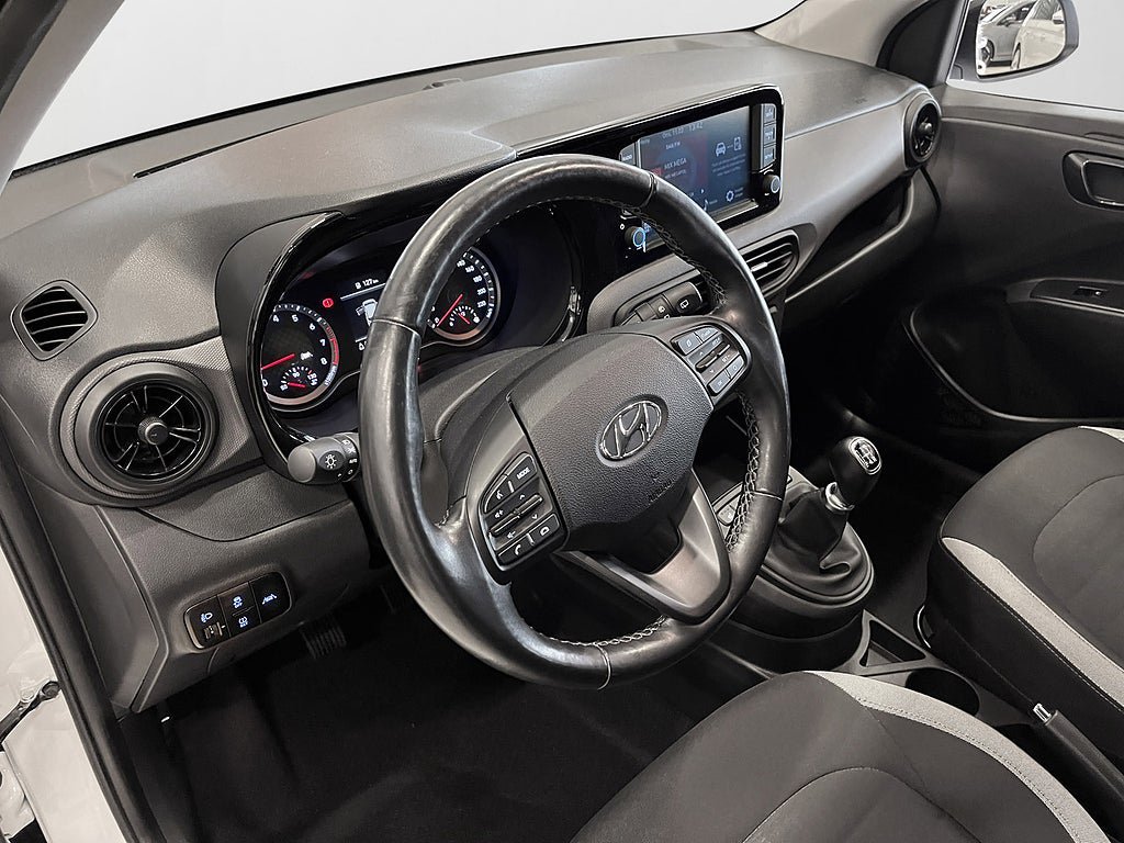 Vehicle Image 12