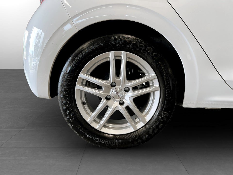 Vehicle Image 14