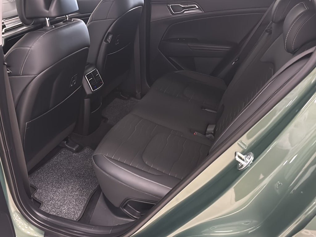 Vehicle Image 13