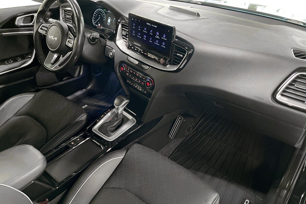 Vehicle Image 25
