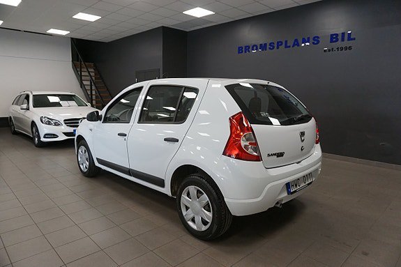 Vehicle Image 6