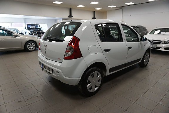Vehicle Image 8