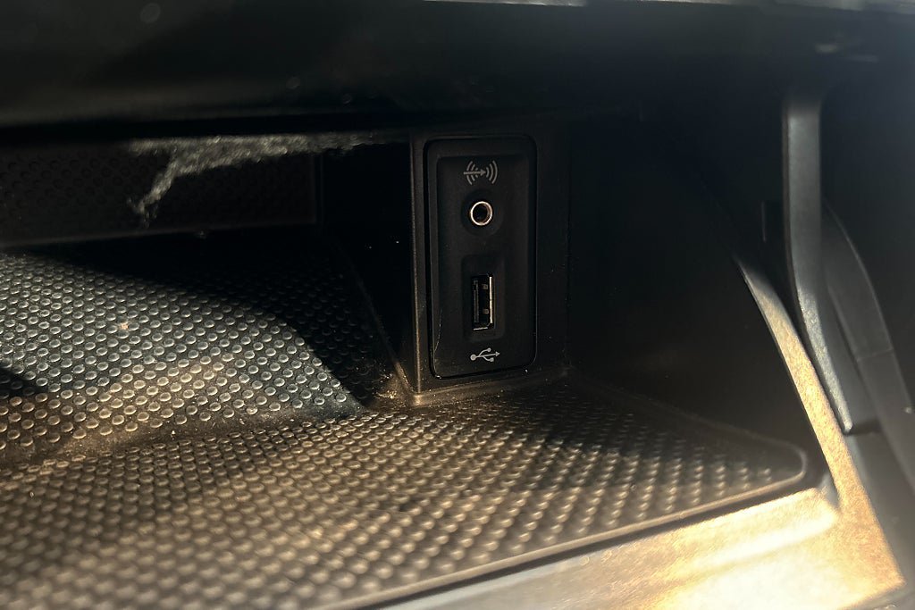 Vehicle Image 25