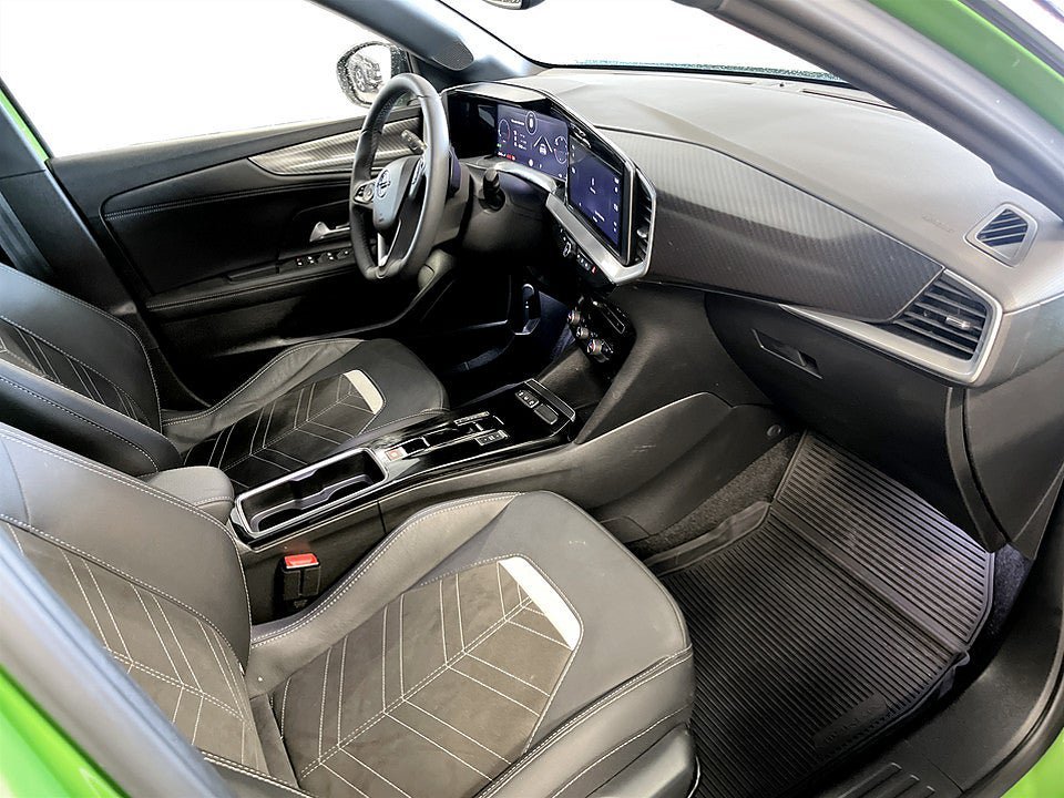 Vehicle Image 12