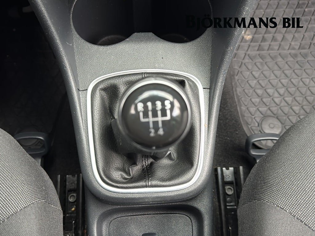 Vehicle Image 12
