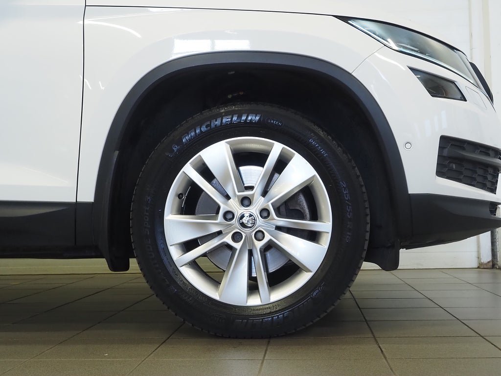 Vehicle Image 8