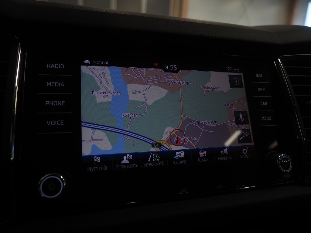 Vehicle Image 25