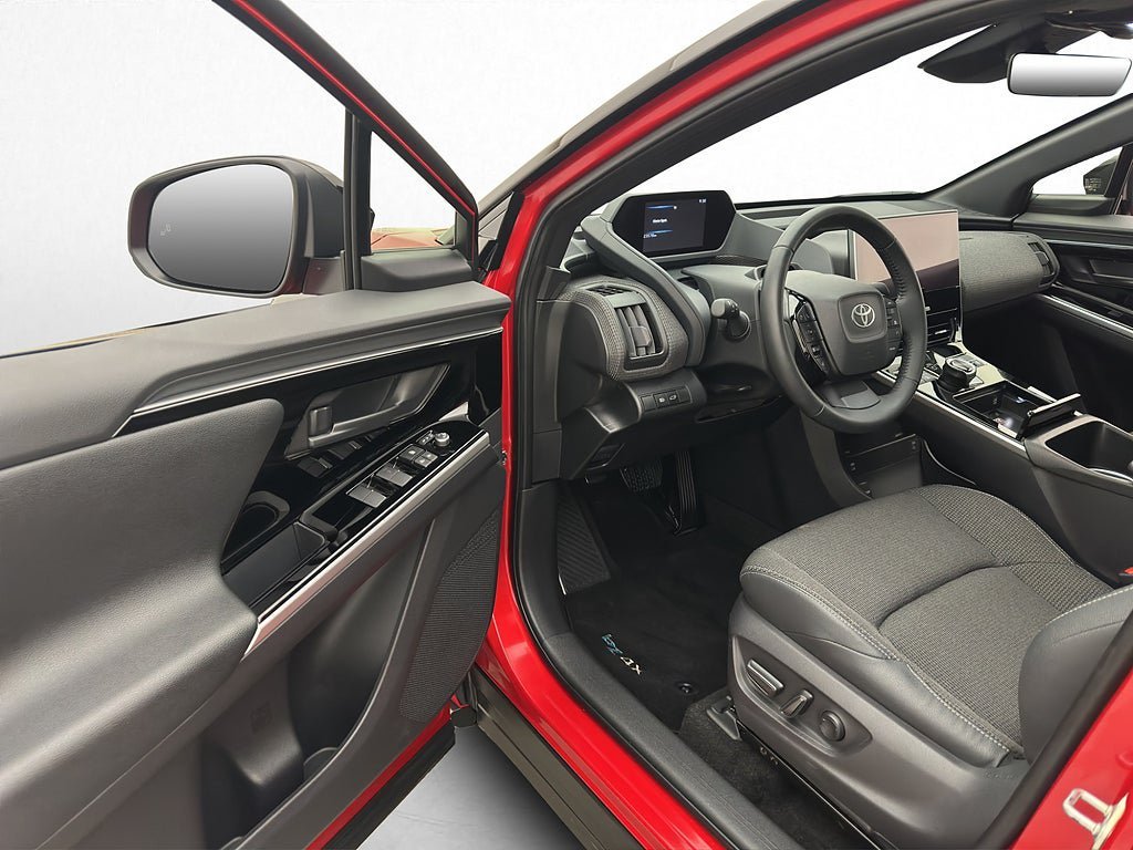 Vehicle Image 10