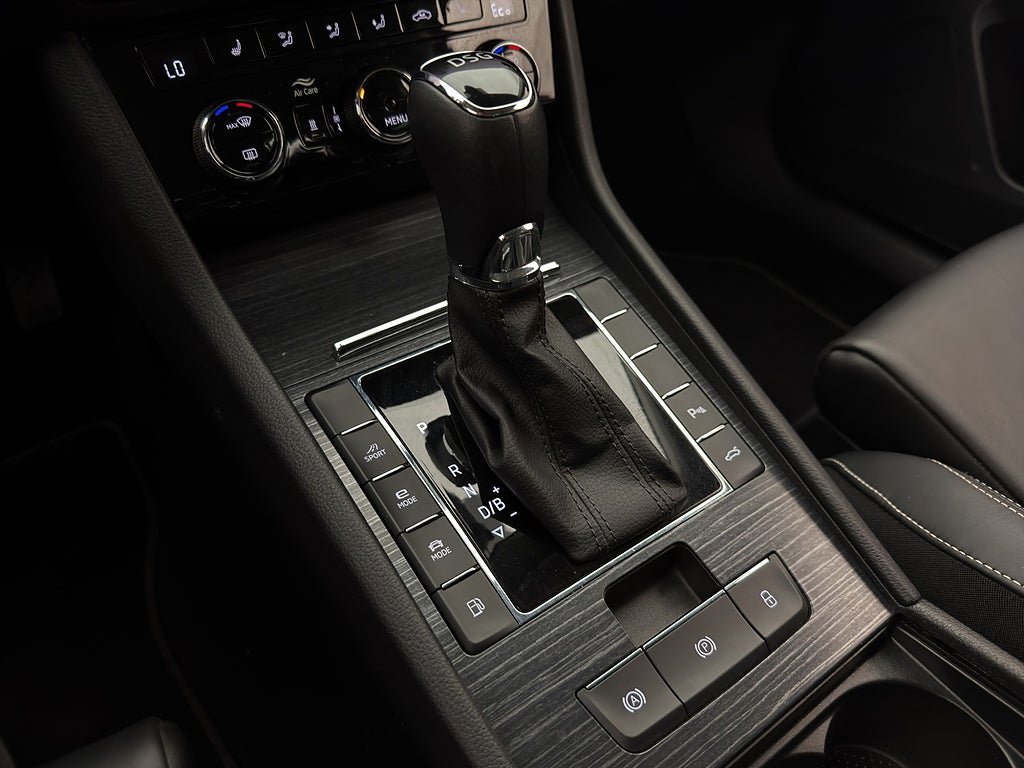 Vehicle Image 25