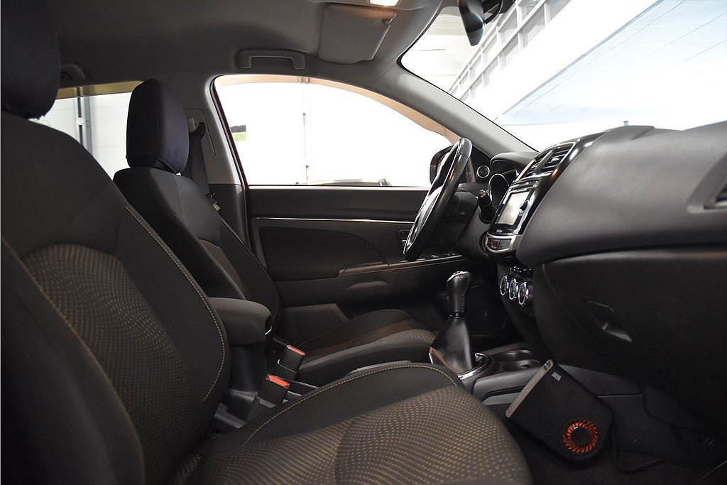 Vehicle Image 12