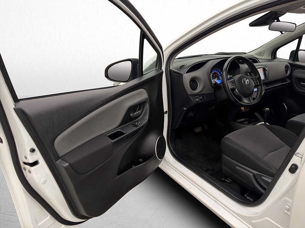 Vehicle Image 10
