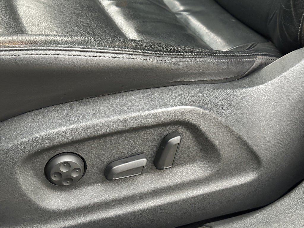 Vehicle Image 25