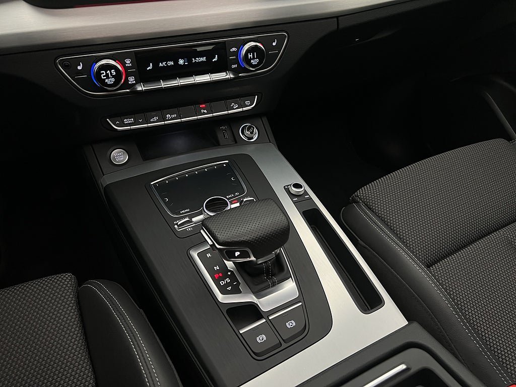 Vehicle Image 23