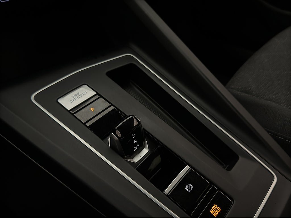 Vehicle Image 25