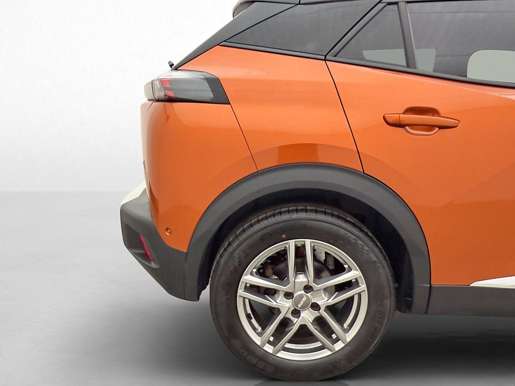 Vehicle Image 32