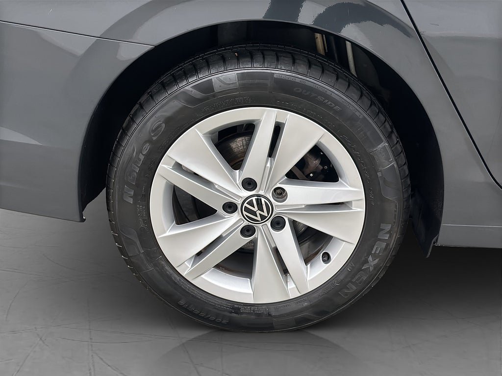 Vehicle Image 35