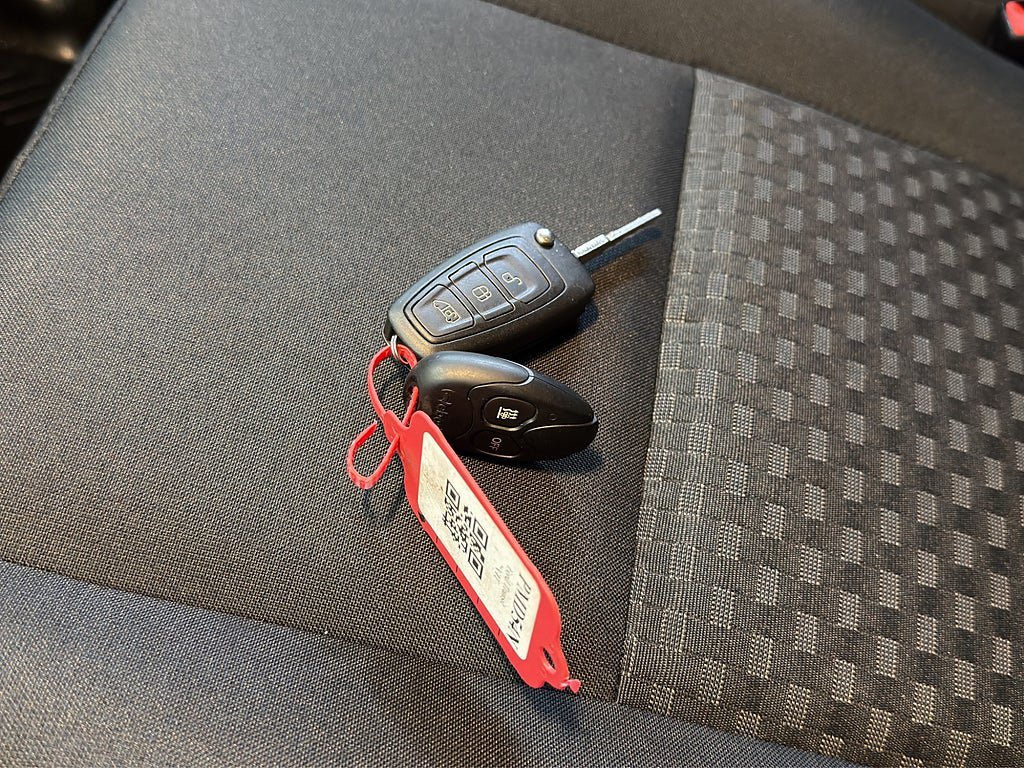 Vehicle Image 32