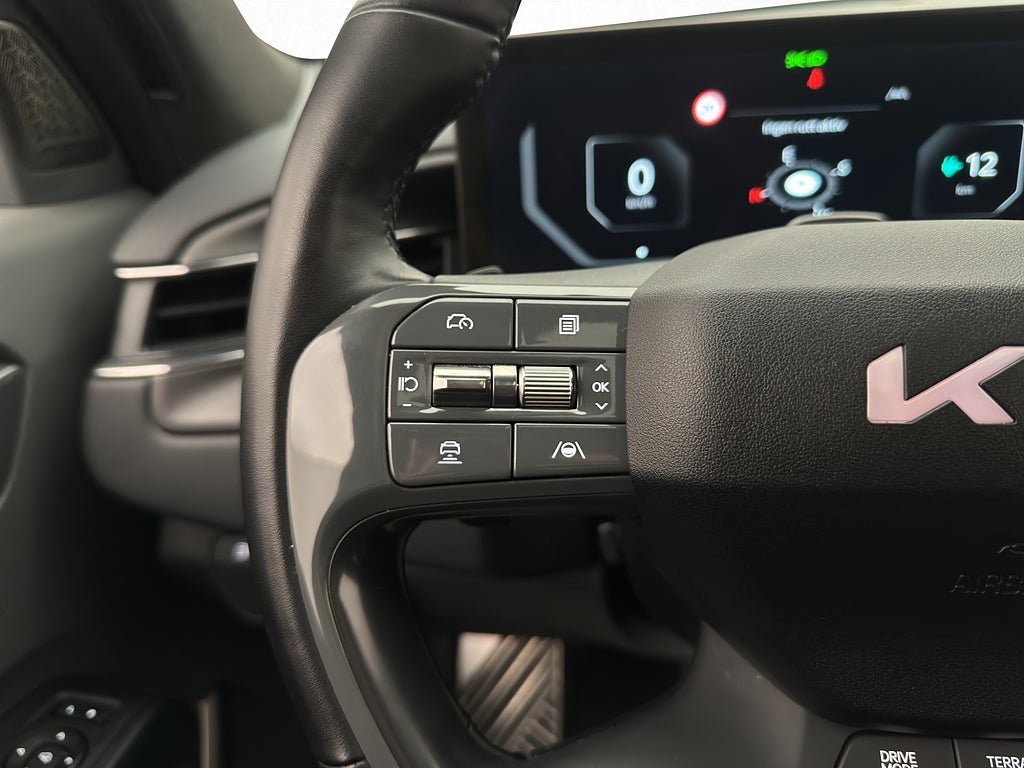 Vehicle Image 24