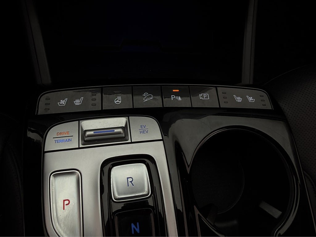 Vehicle Image 25
