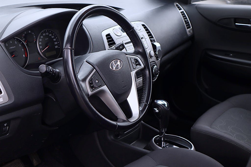 Vehicle Image 9