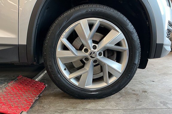 Vehicle Image 32
