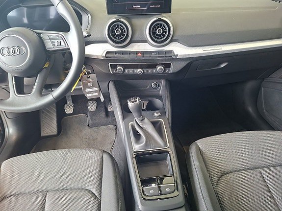 Vehicle Image 11