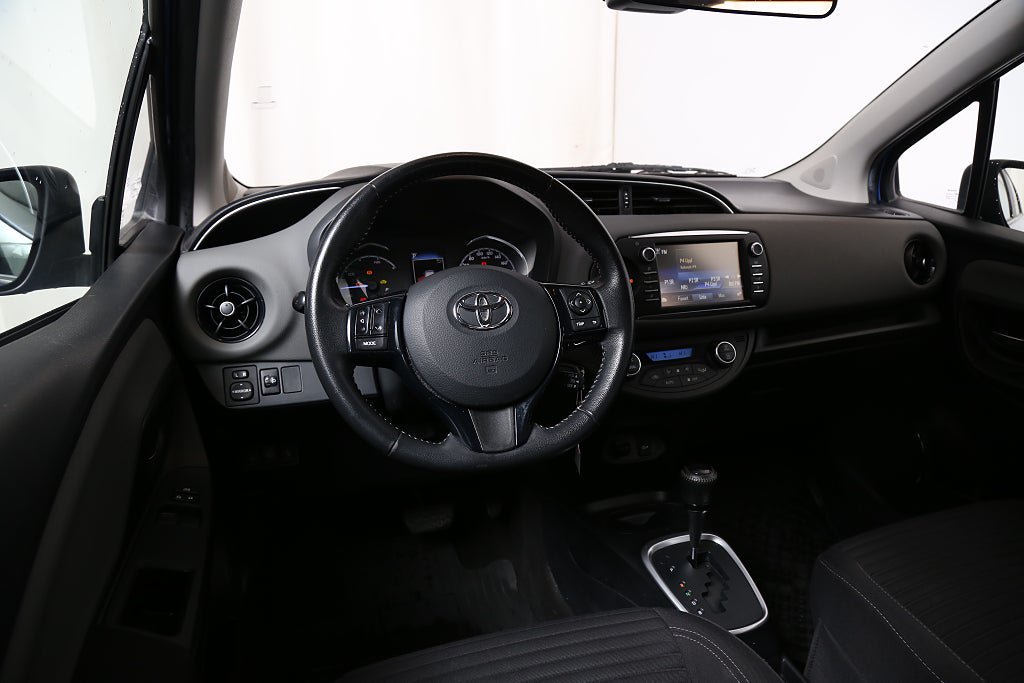 Vehicle Image 10