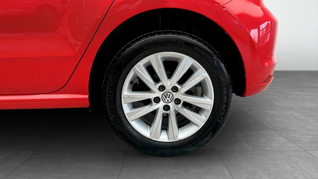 Vehicle Image 6