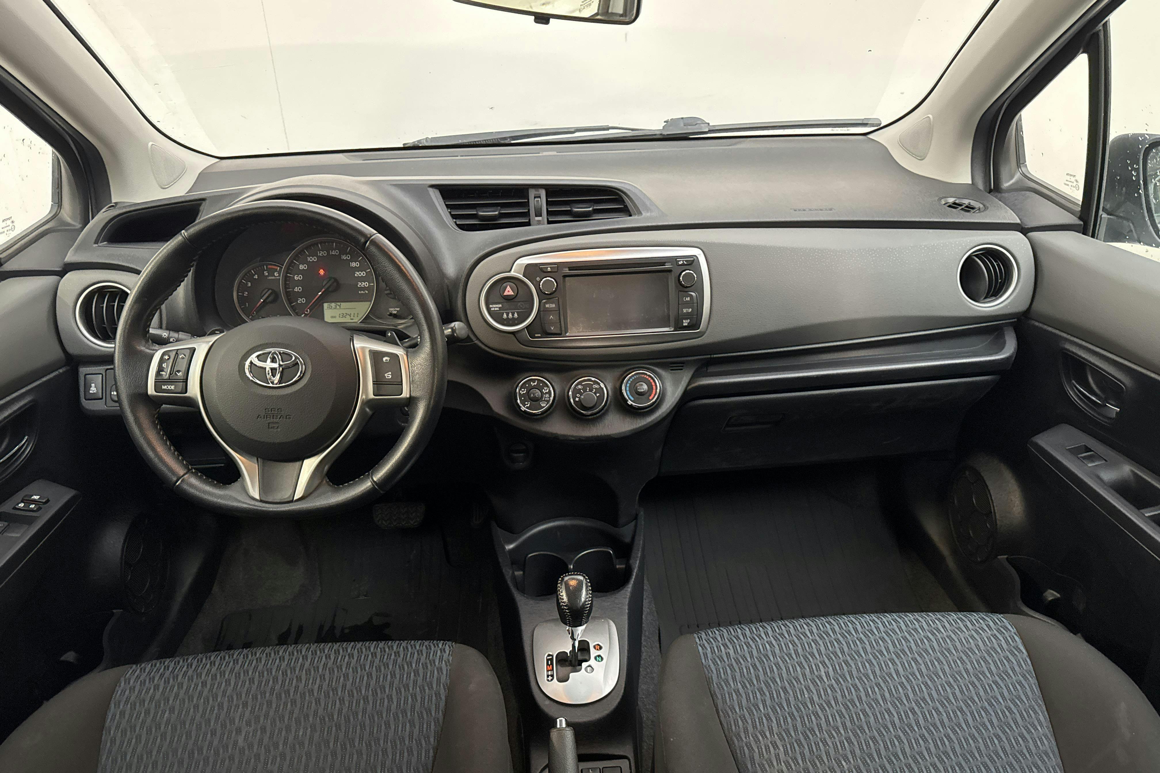 Vehicle Image 6