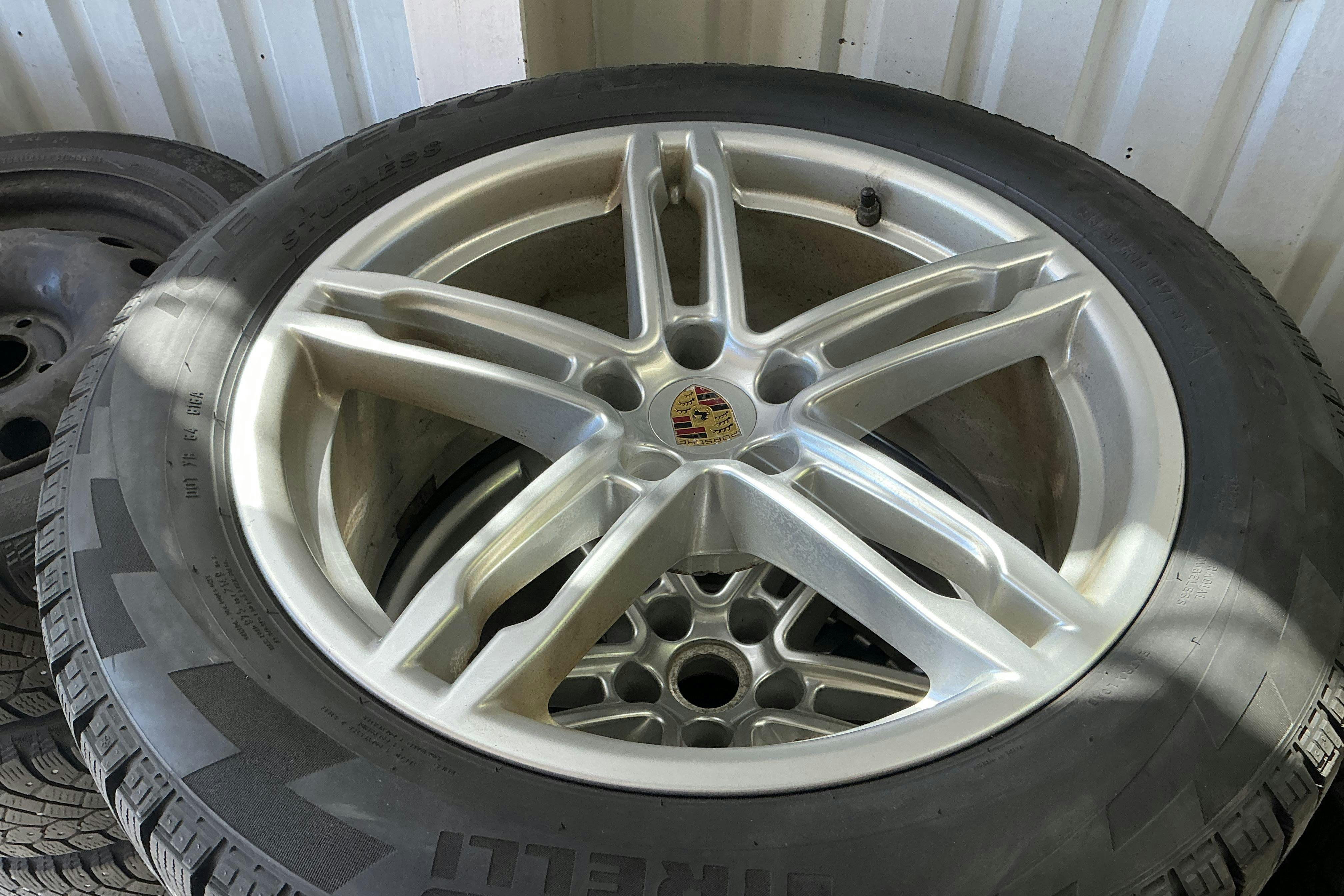 Vehicle Image 16
