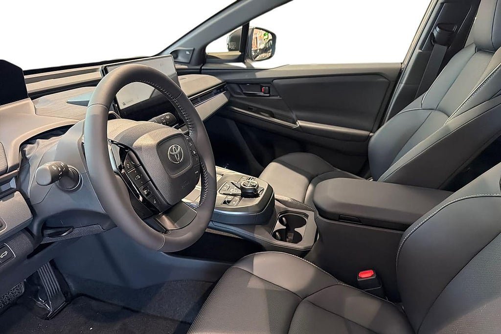Vehicle Image 14