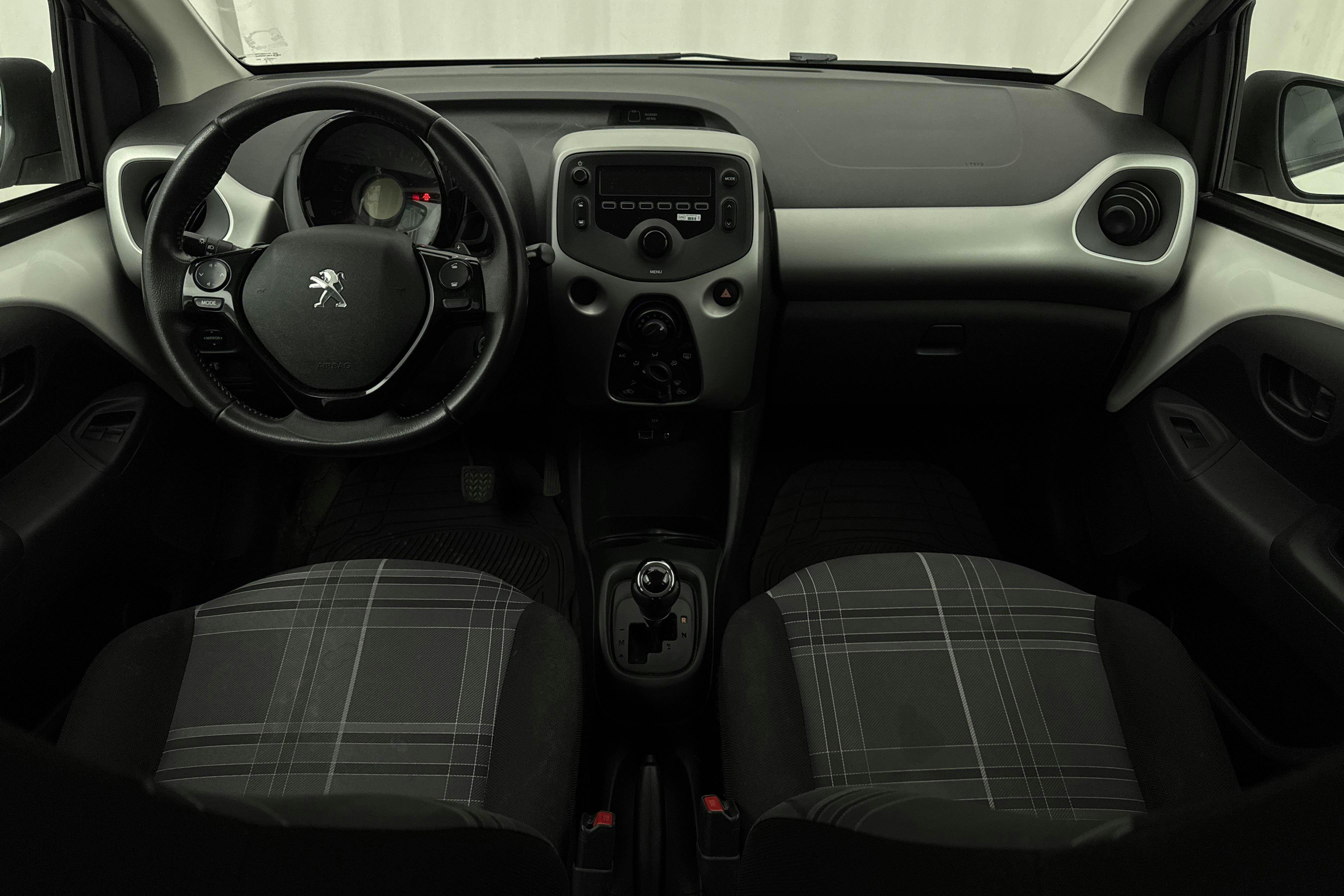 Vehicle Image 6