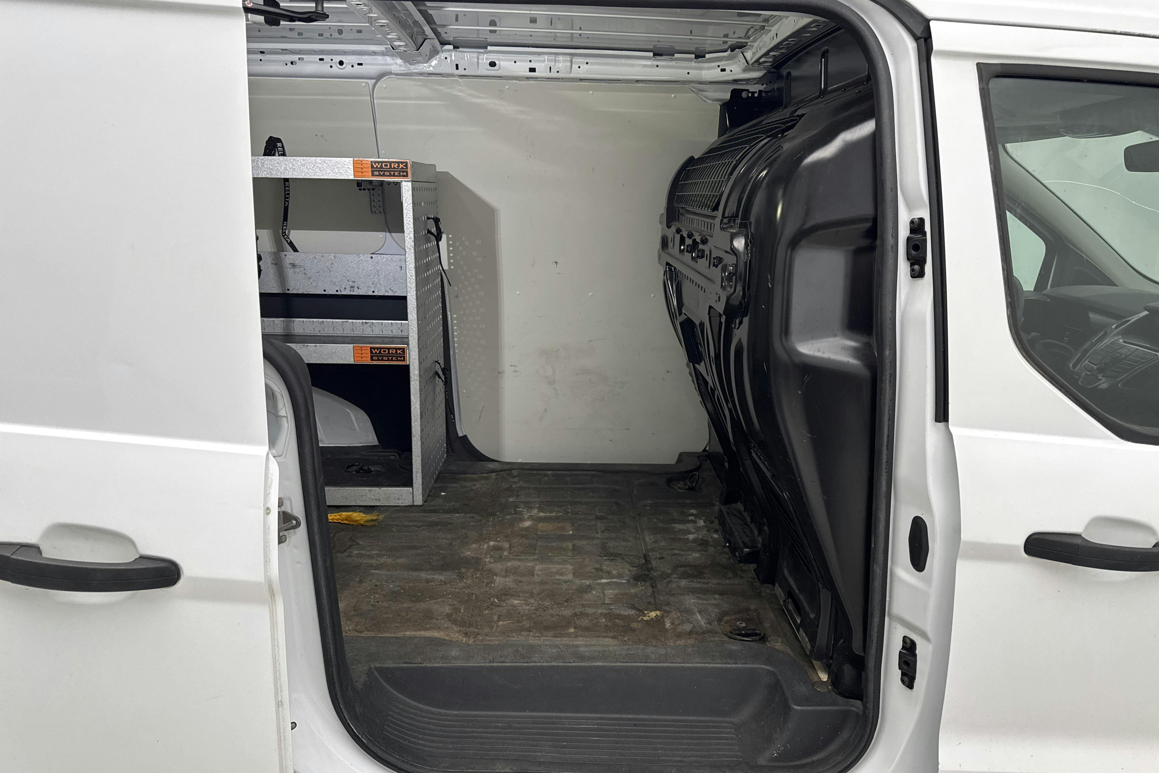 Vehicle Image 9