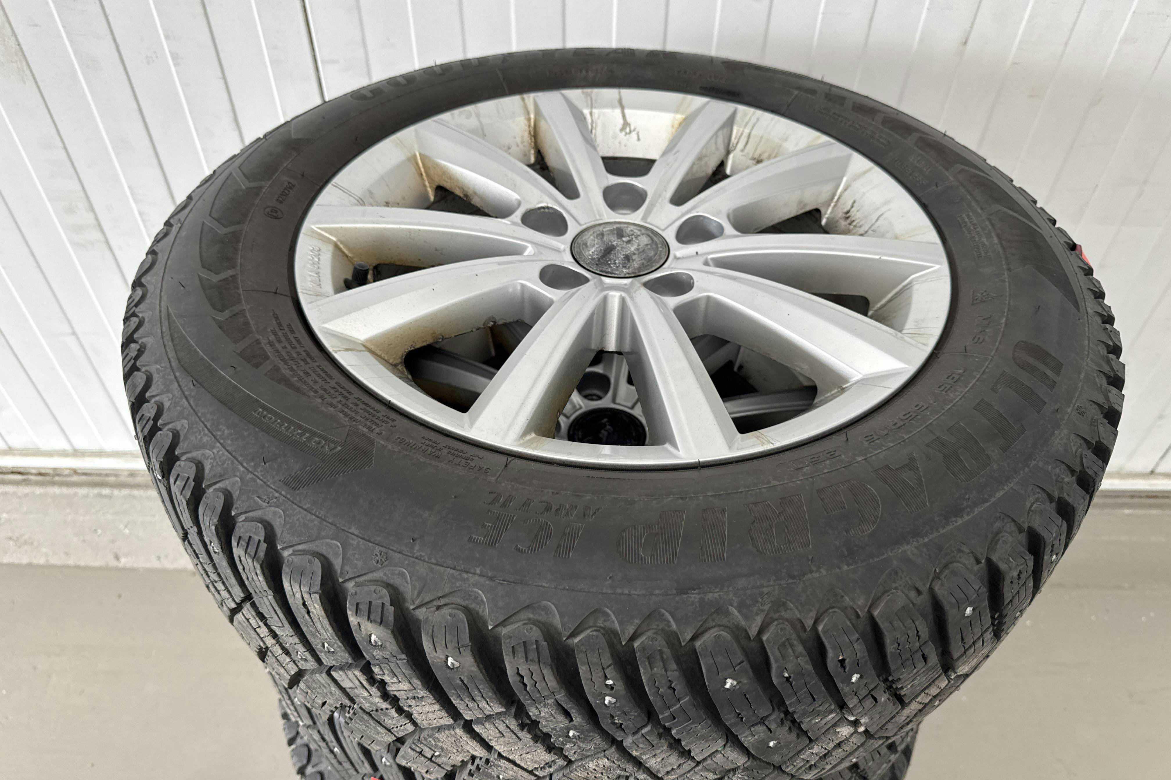 Vehicle Image 15