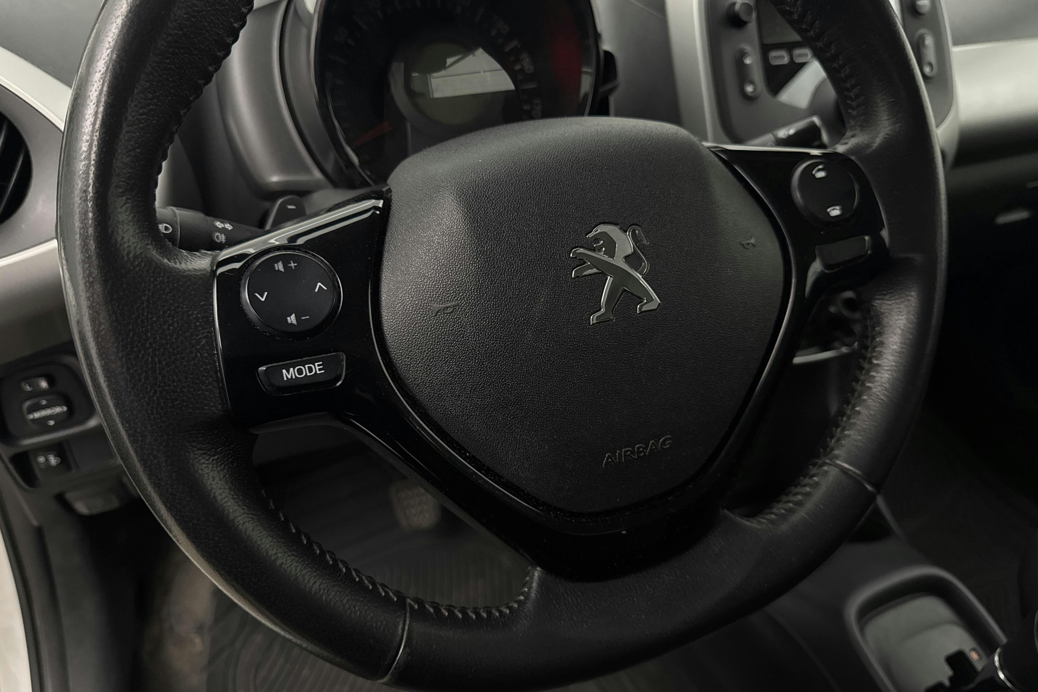 Vehicle Image 11