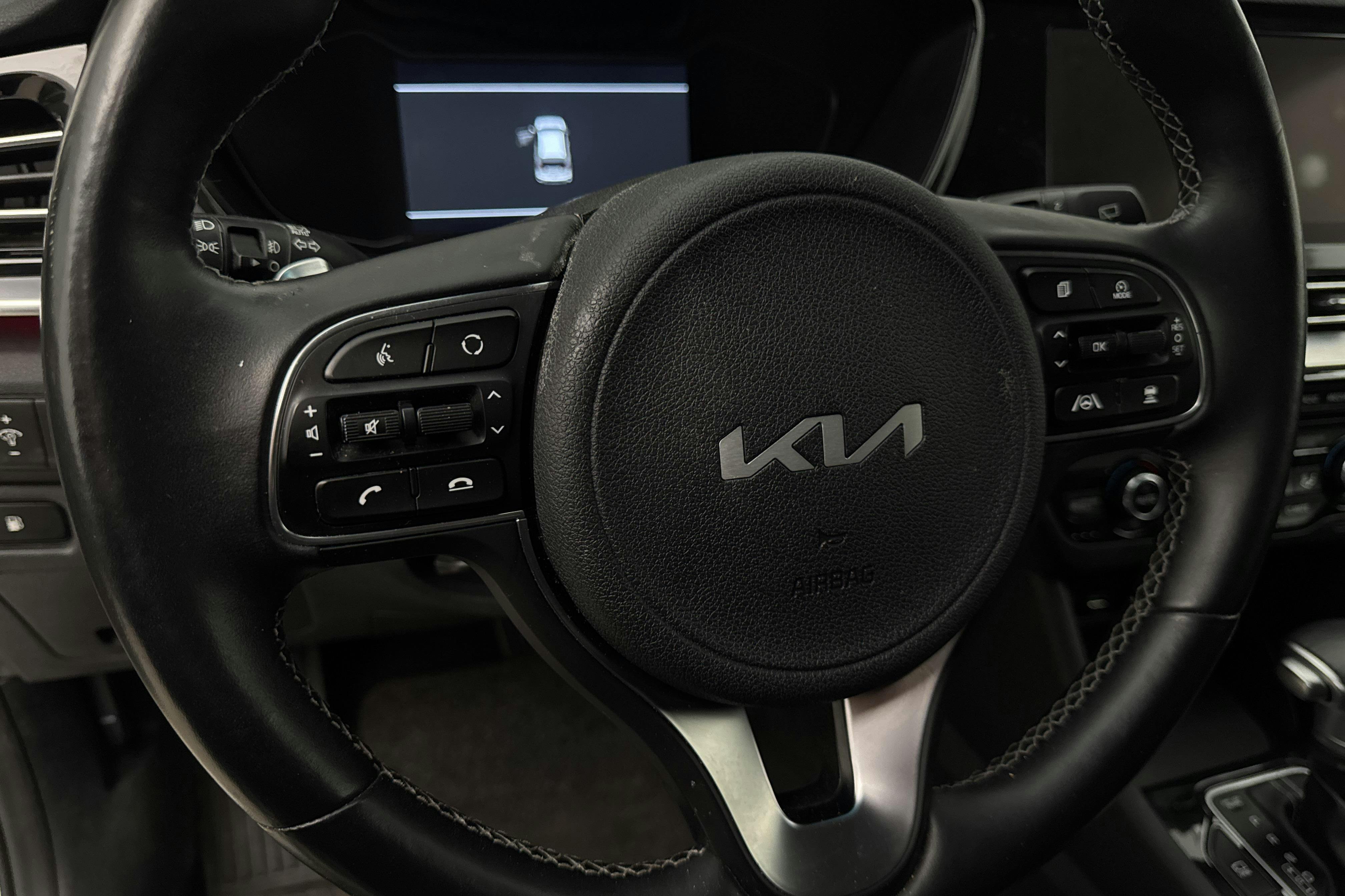 Vehicle Image 16
