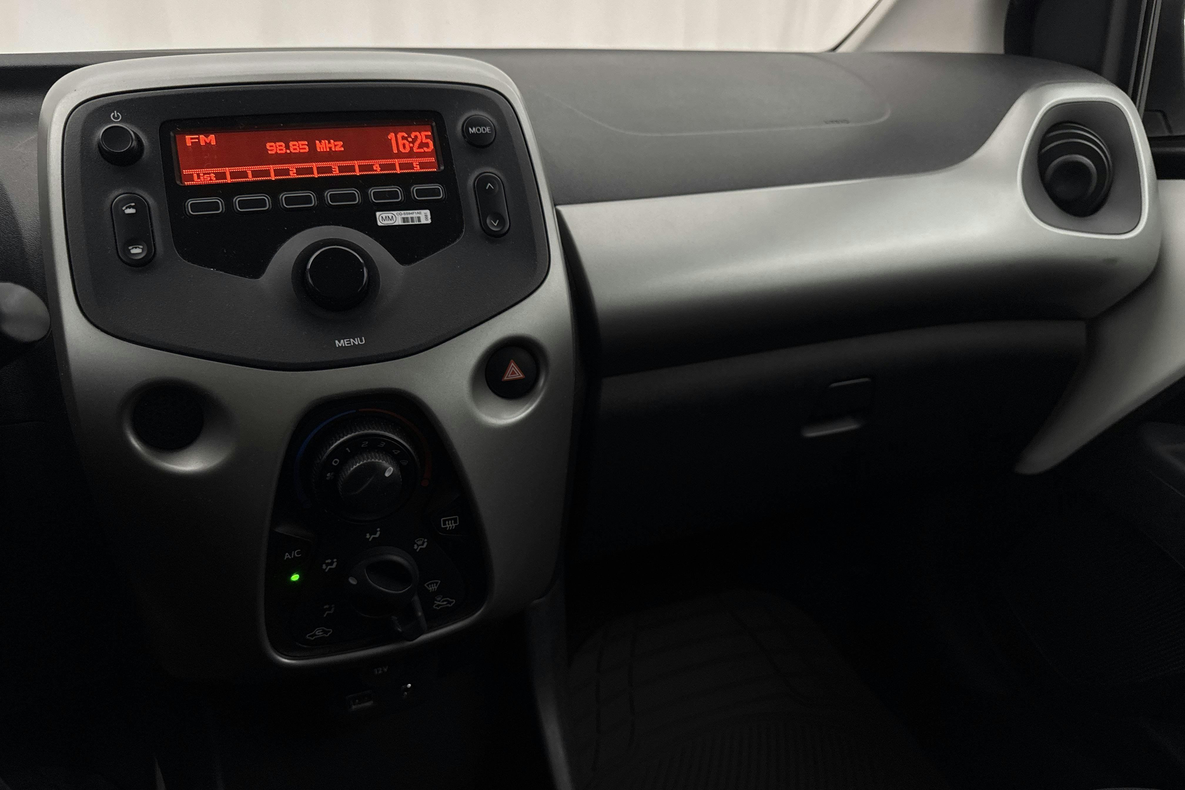 Vehicle Image 12