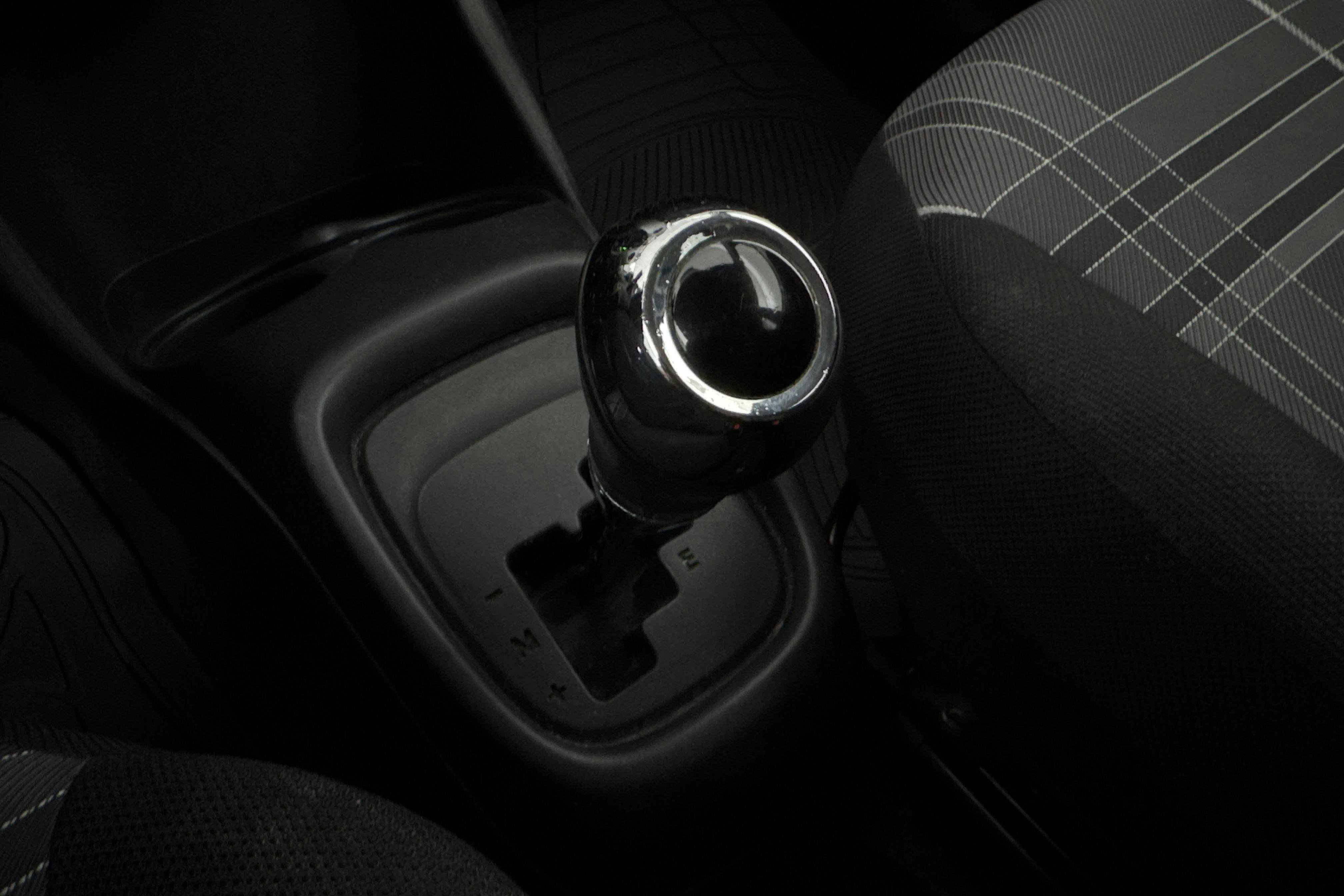 Vehicle Image 13