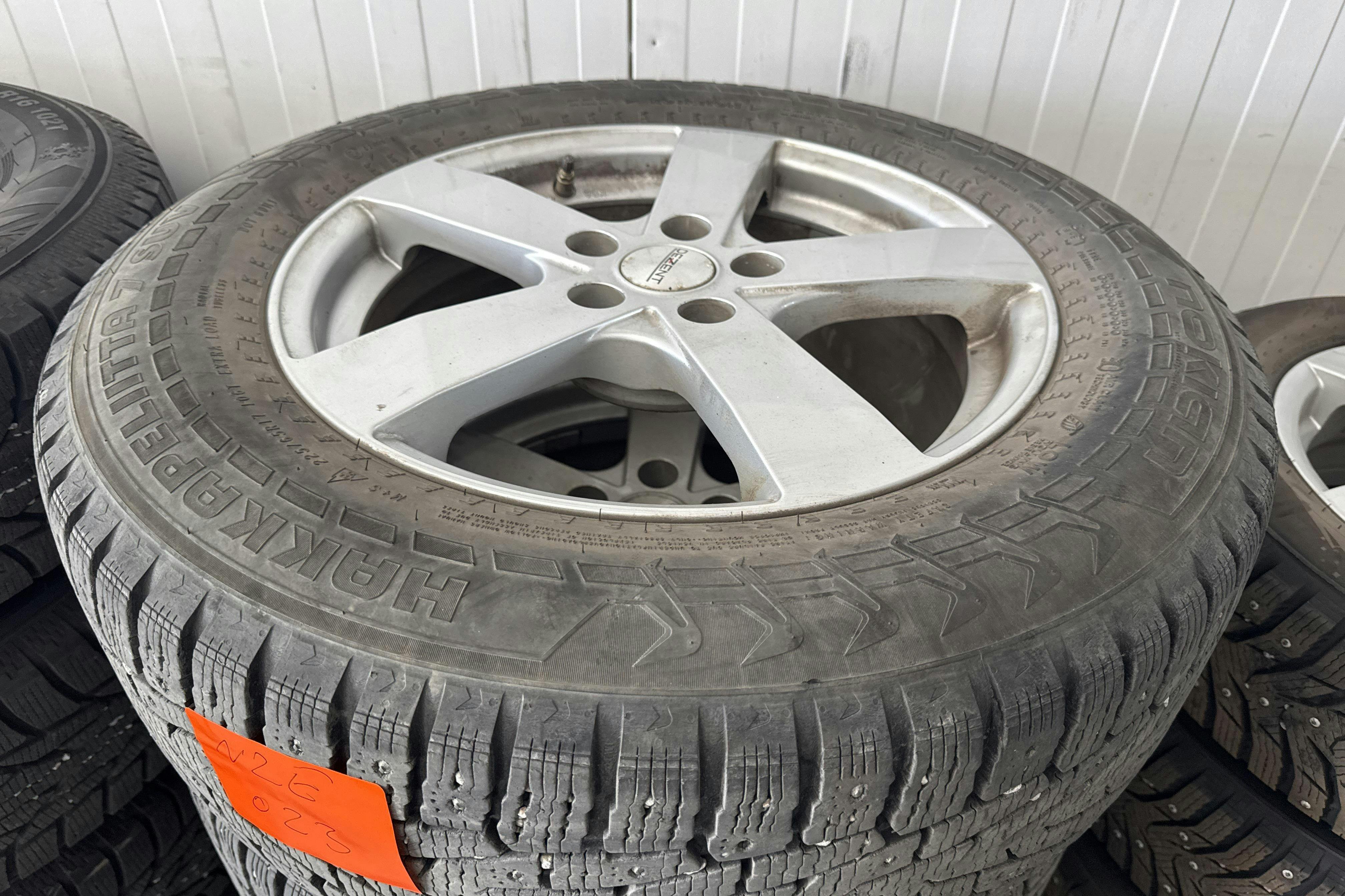 Vehicle Image 16