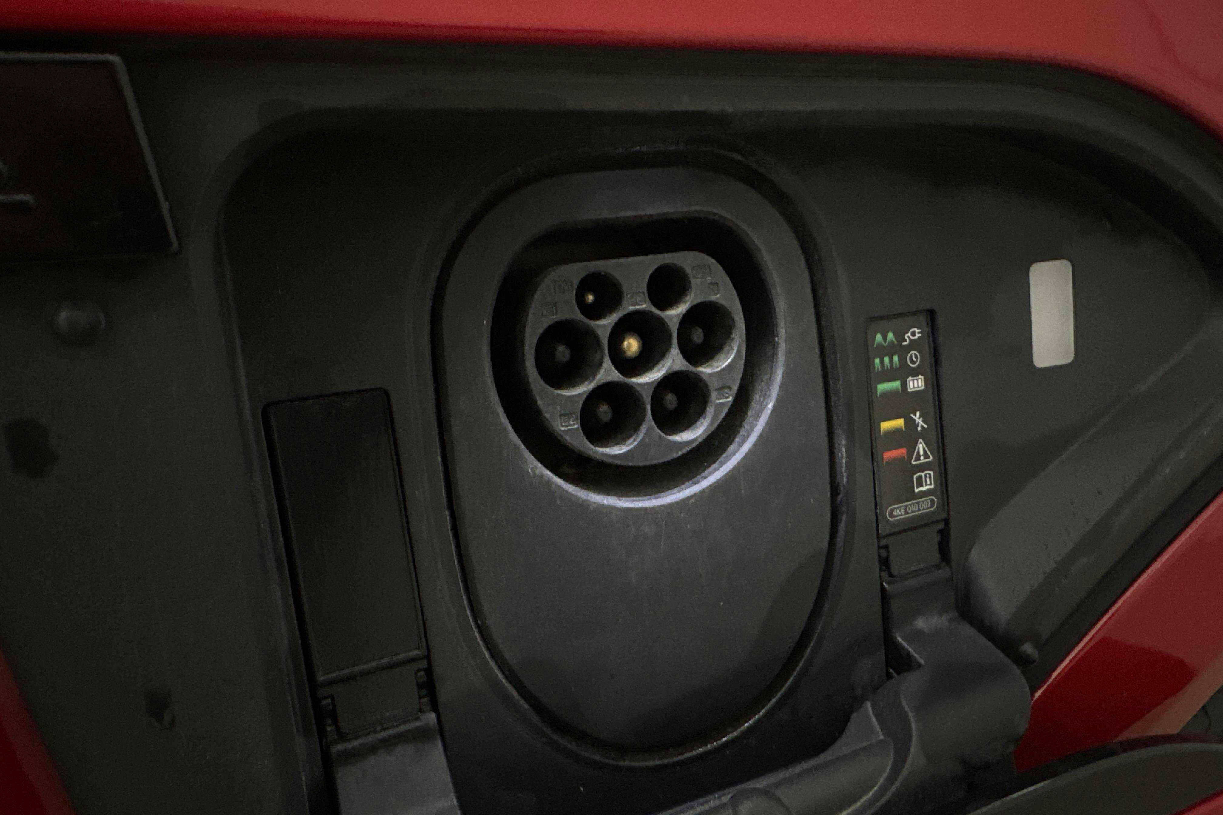 Vehicle Image 24