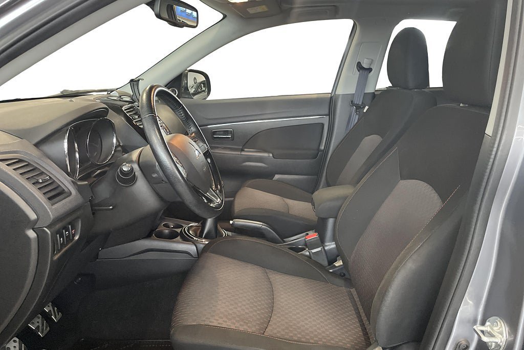 Vehicle Image 13